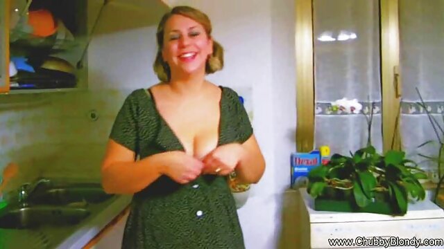 کیفیت بالا :  شیرین دختر, کلیپ کوتاه فیلم سکسی داغ نینا شمالی گسترش پاهای او را برای لذت بردن انجمن 